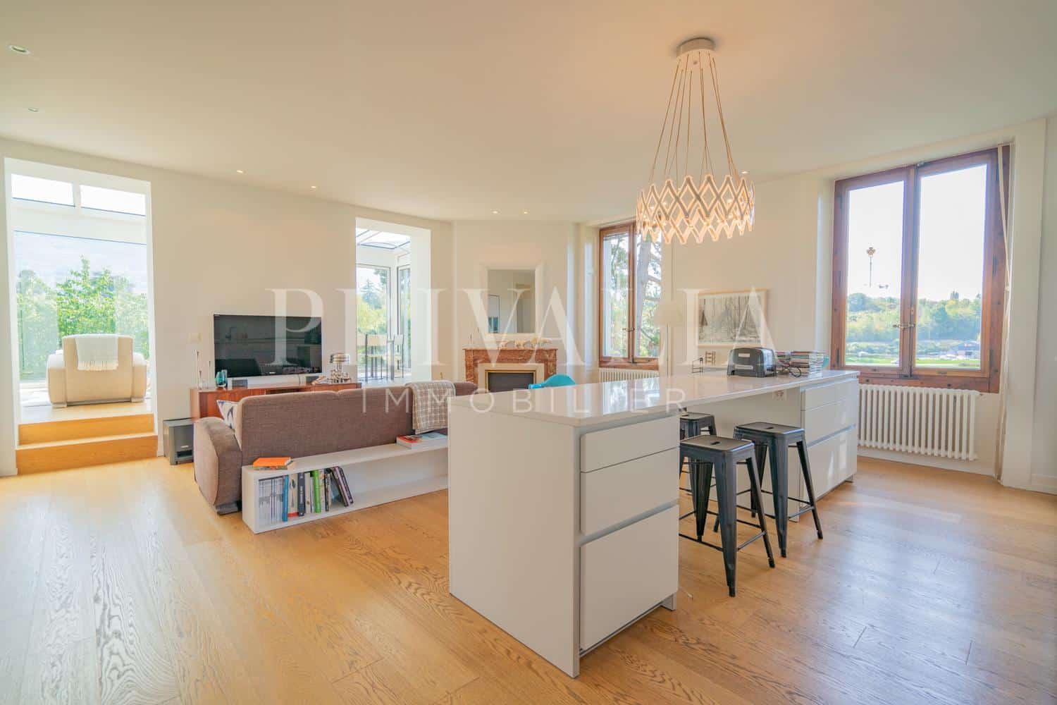 PrivaliaSuperb bright flat with terrace and garden