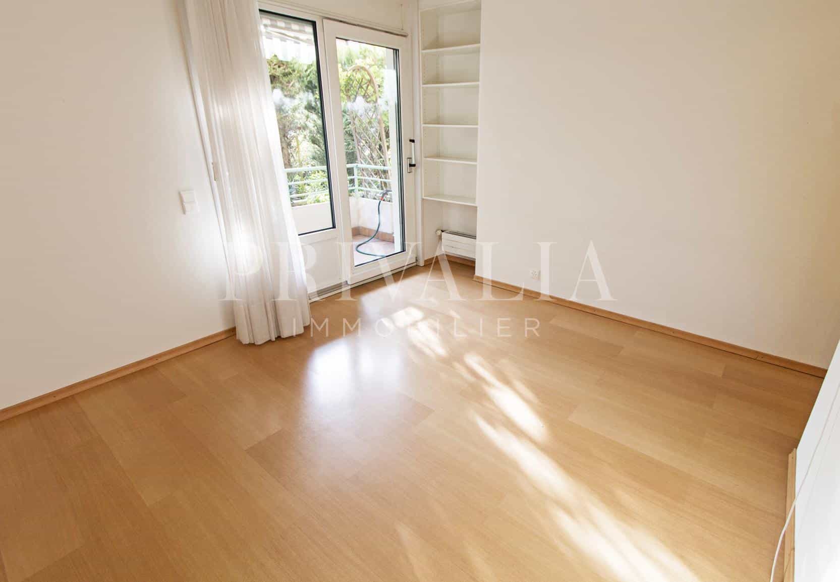 PrivaliaBeautiful apartment with garden a few steps from the park in a green setting