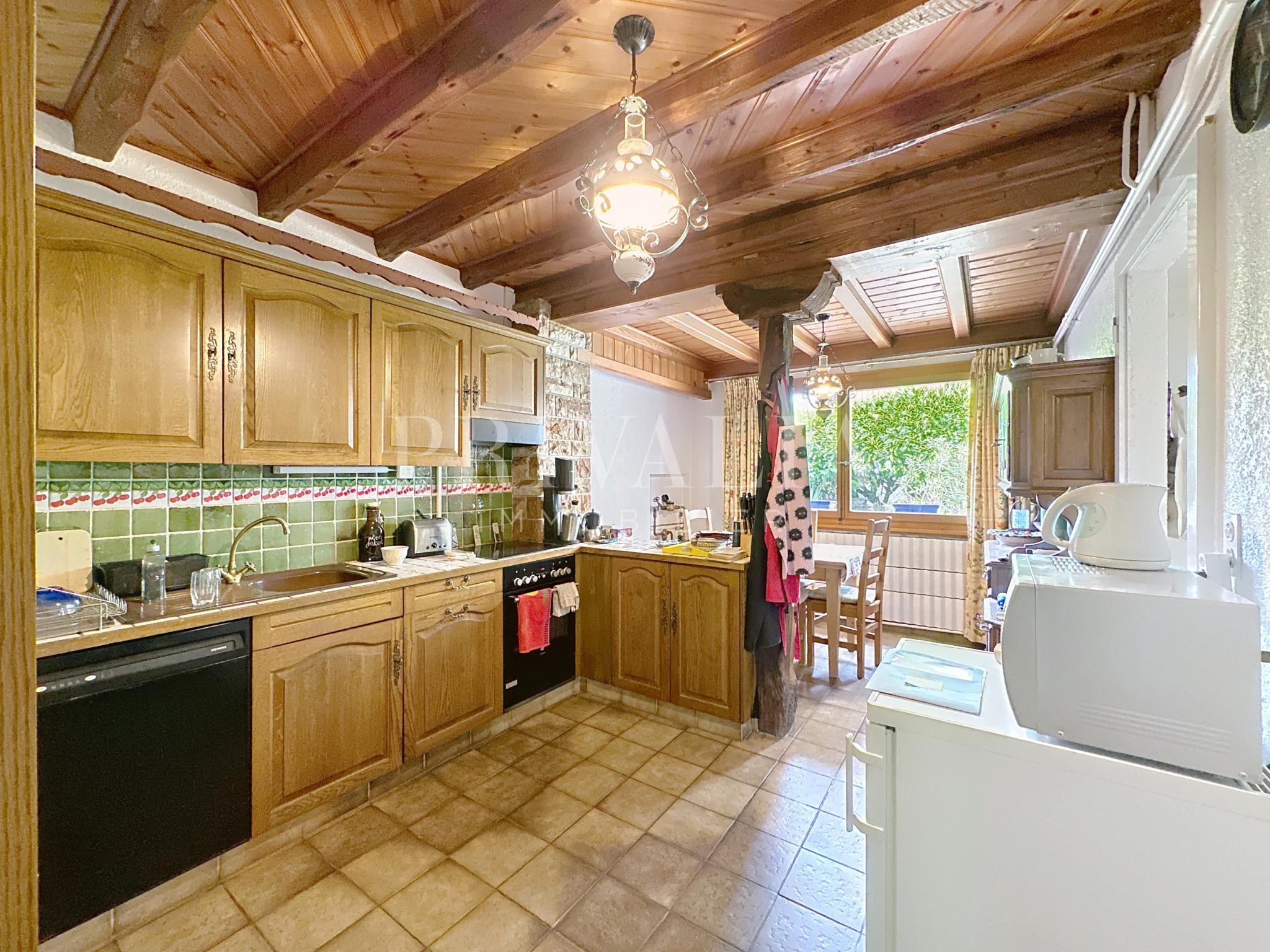 PrivaliaCharmante maison villageoise meublée au cœur de la campagne genevoise