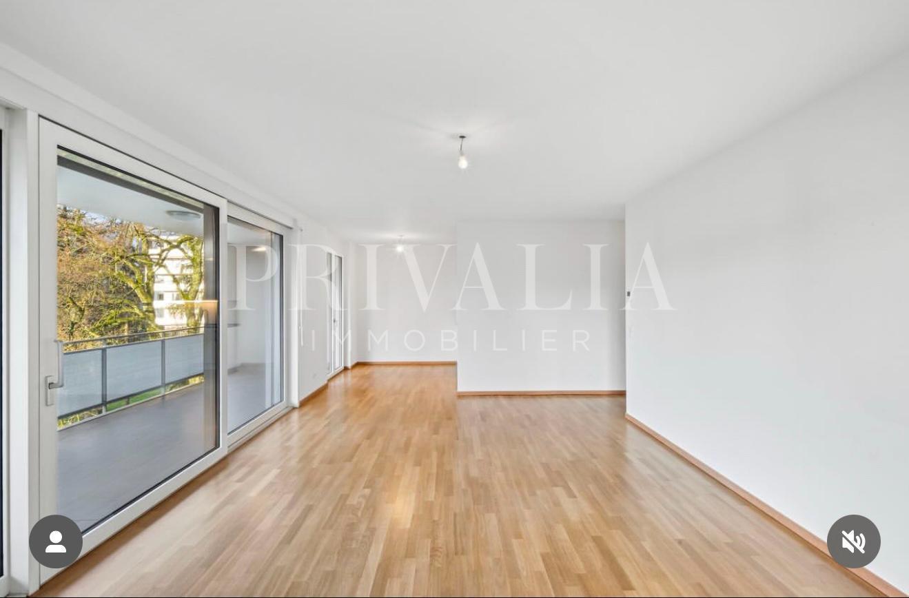 PrivaliaSuperb contemporary flat in a leafy setting on the edge of town
