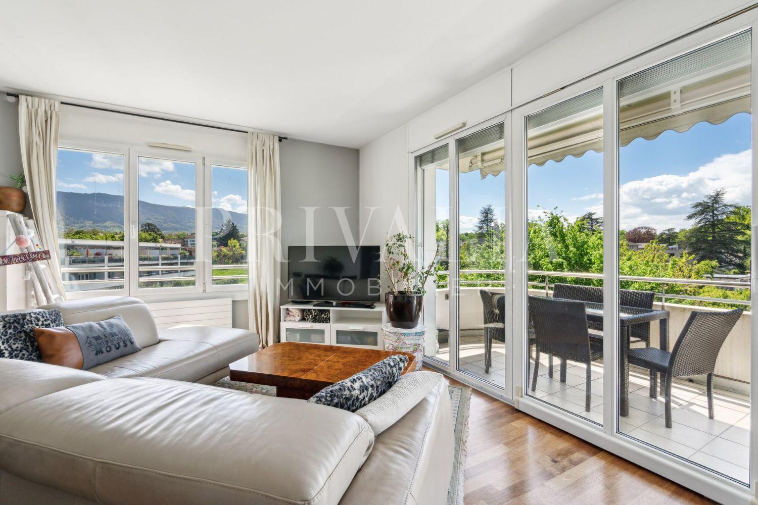 PrivaliaEn exclusivité: Appartement en pignon avec vue sur le Salève et espaces verdoyants