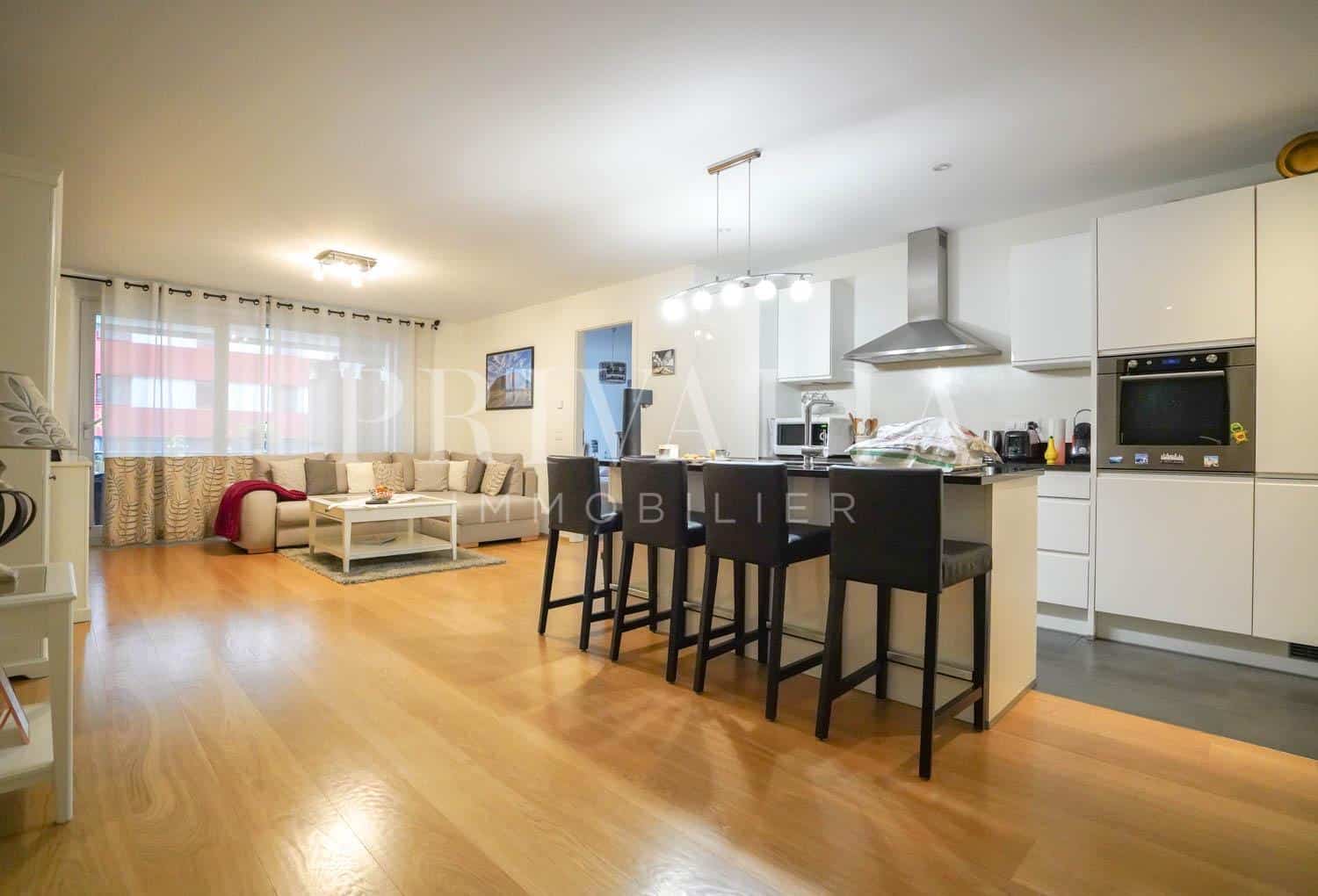 PrivaliaHigh standing 6 rooms apartment in the center of Geneva