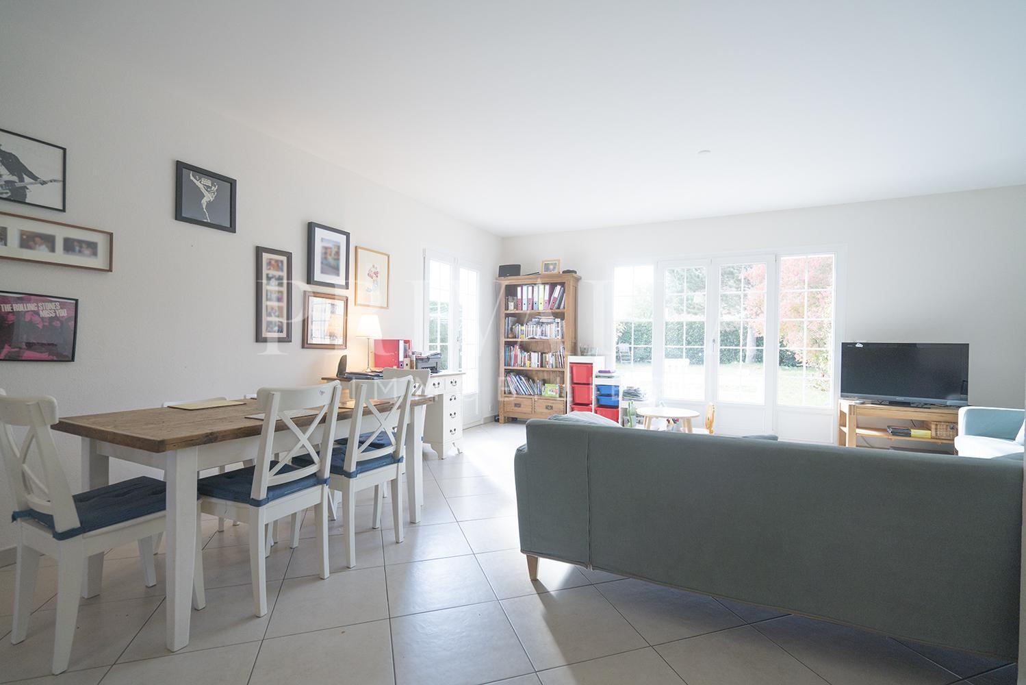 PrivaliaBelle villa mitoyenne avec magnifique vue sur le Salève et les champs