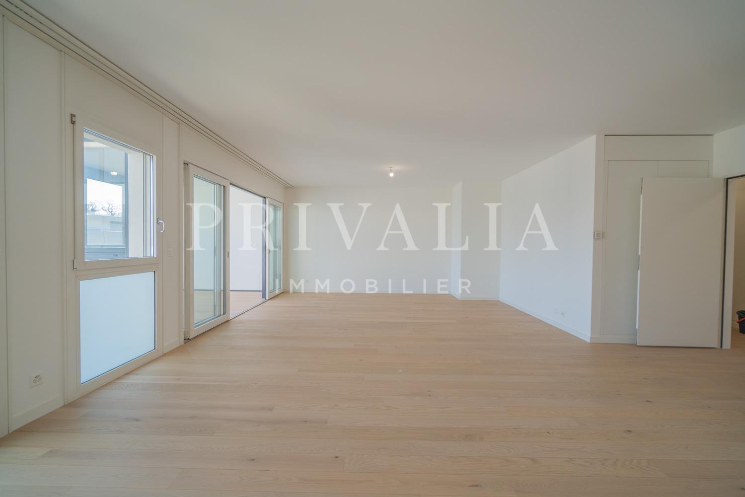PrivaliaBeautiful 7.5 room flat on the 1st floor with 2 balconies in a secure residence
