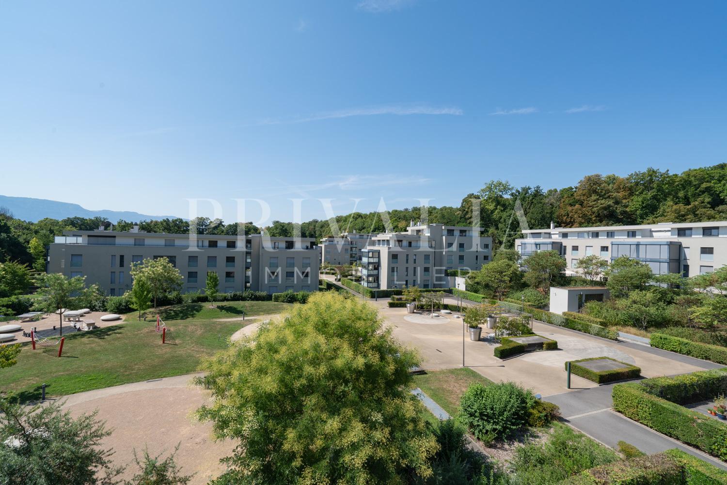 PrivaliaBel appartement de 4,5 pièces au rez-de-chaussée avec jardin dans une résidence de standing
